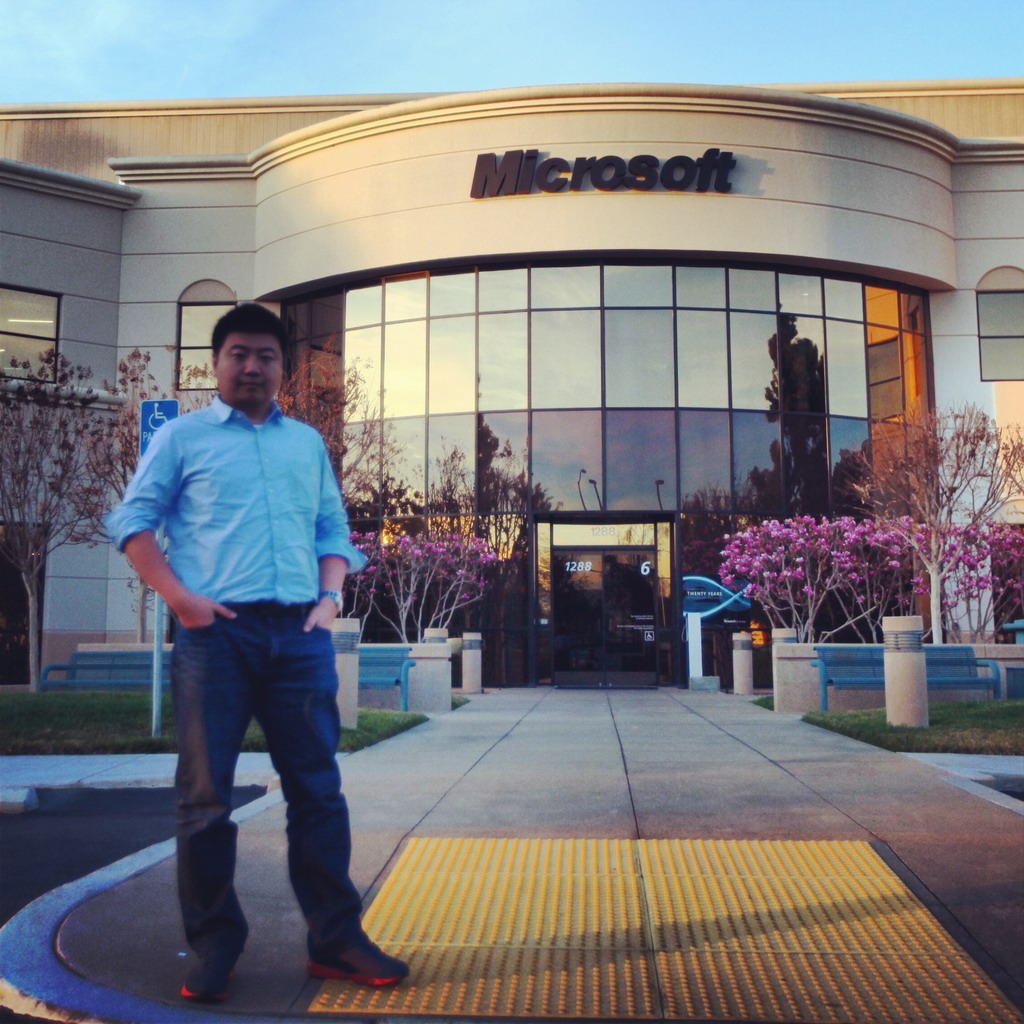 微软办公室前留影