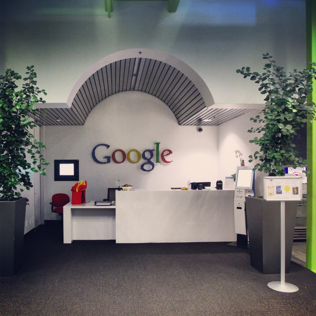 这是安卓开发部的正门,可惜已经是下班时间了。