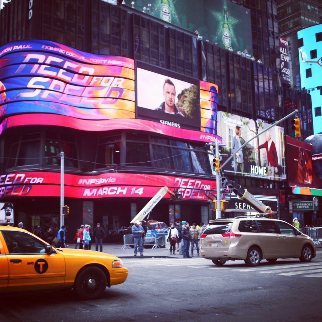 纽约的出租车跟城市的整体色调相当突出