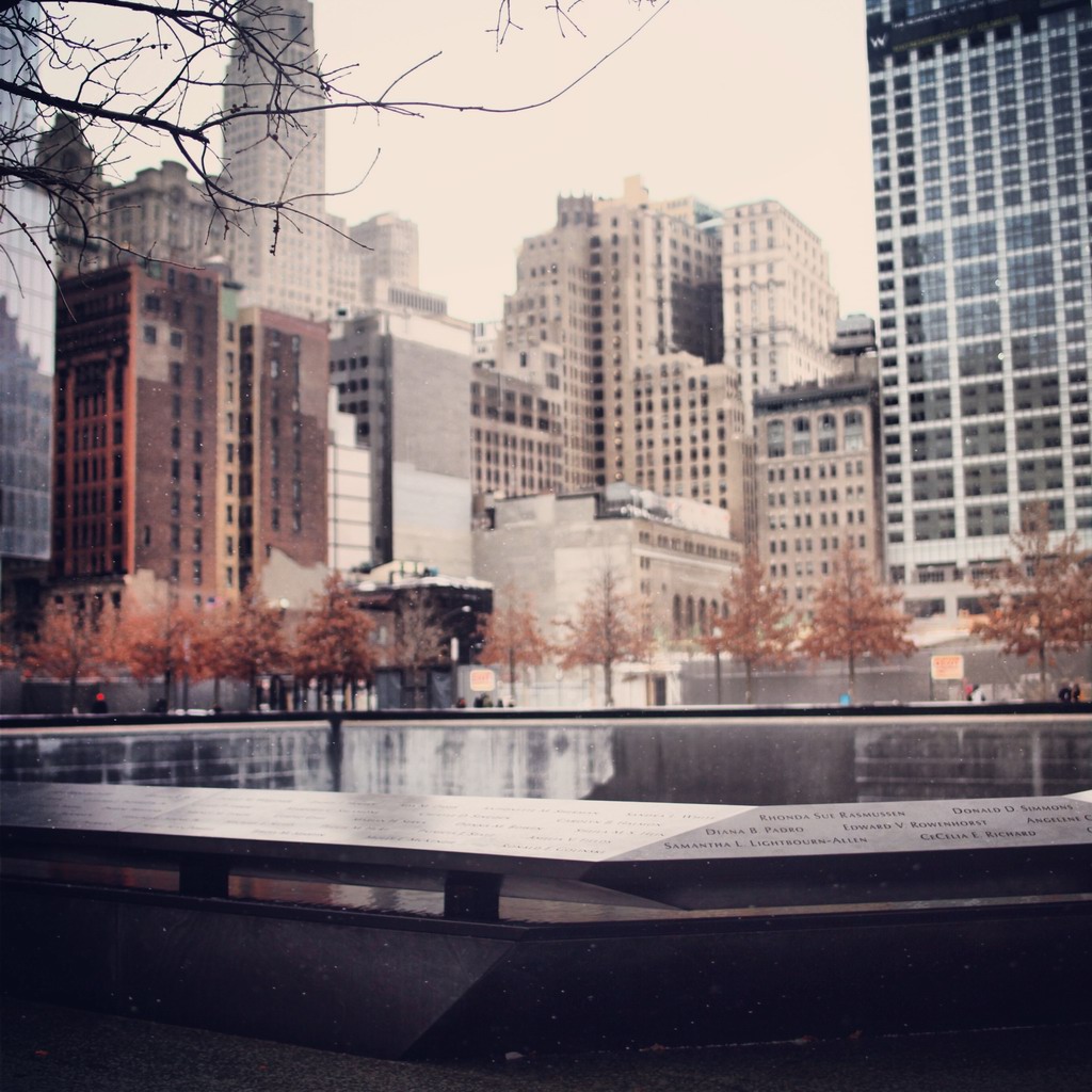 走着走着,天上又飘起了大雪