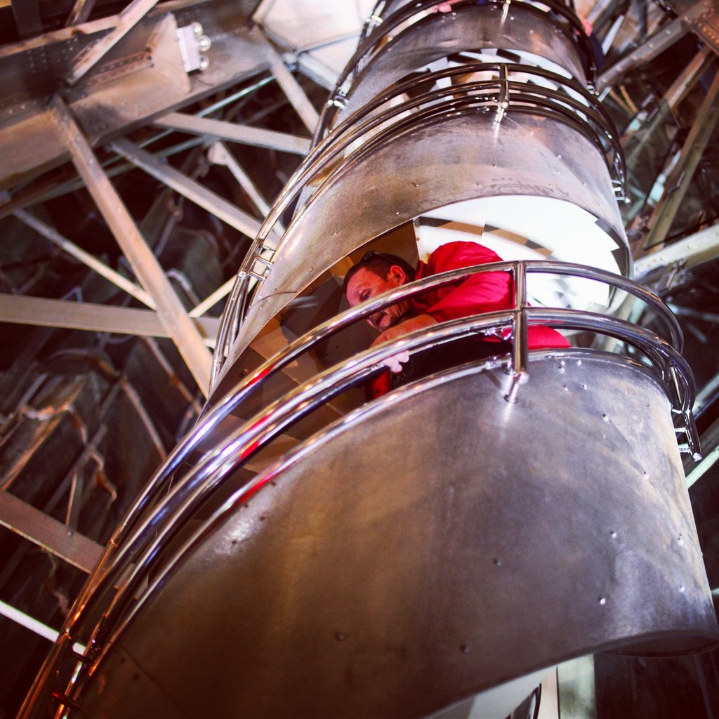 这大叔刚上完女神,边喘着粗气下来了