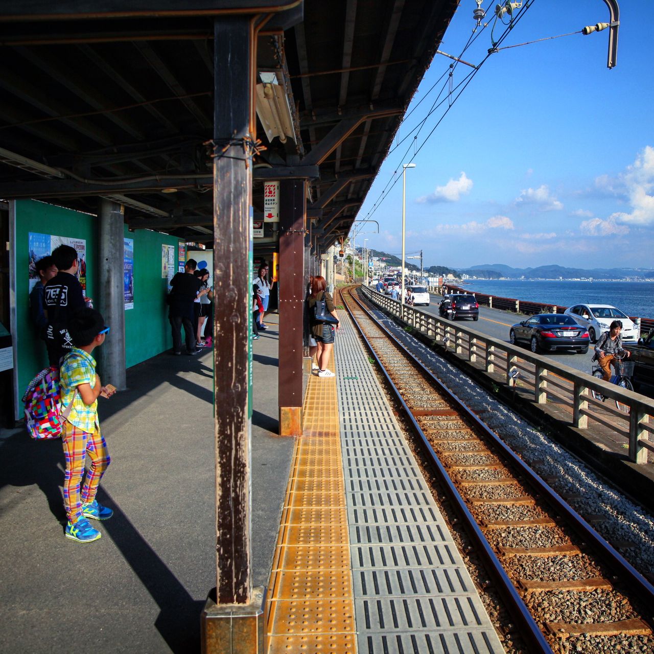 在海边的小站下车了