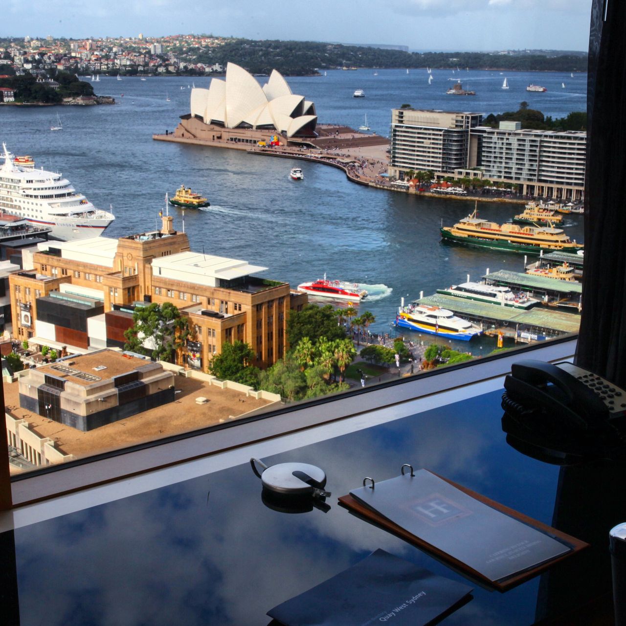 酒店遥望歌剧院,天气超一流