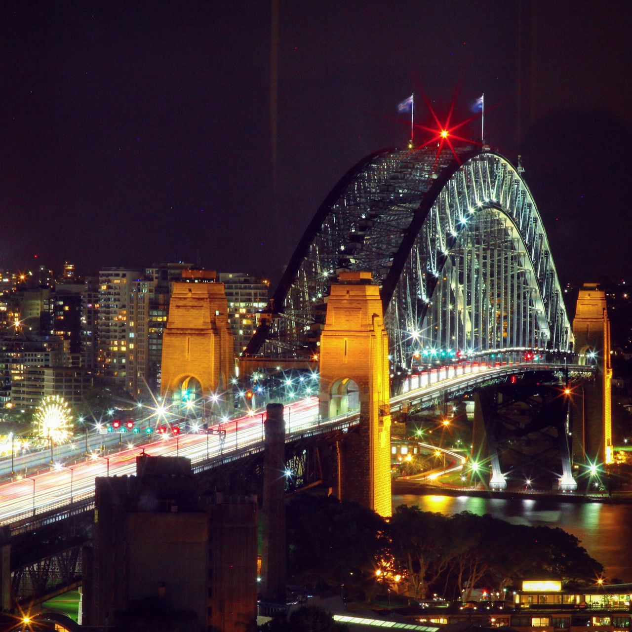 歌剧院旁边标配的大桥