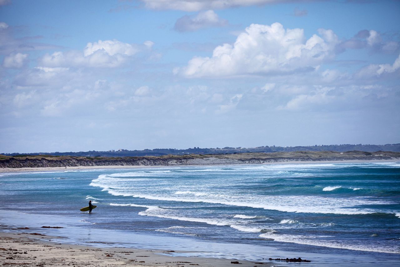 整个海滩就这么一个人在冲浪,爽死了