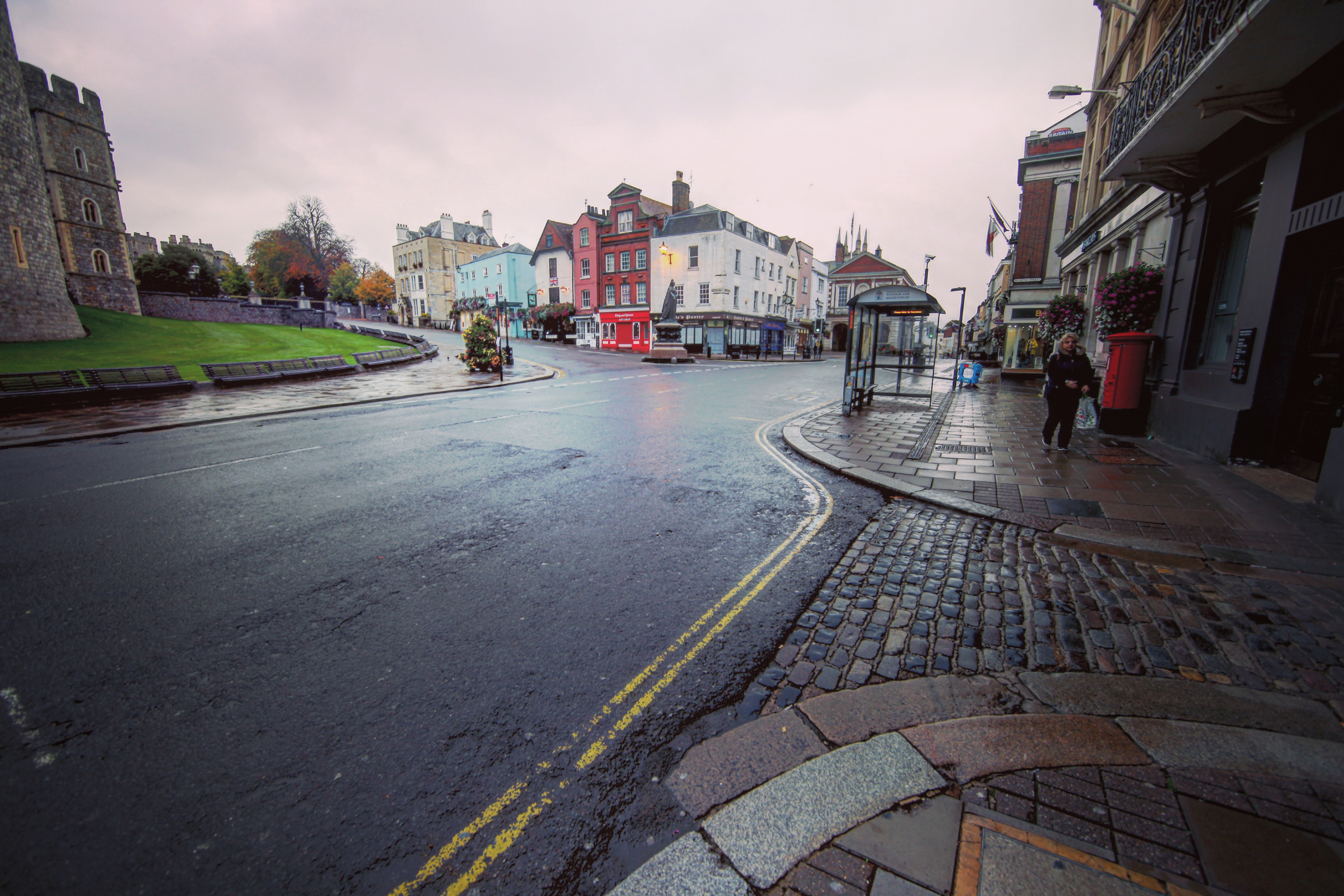 眨眼就天亮了,比国内慢了7小时,所以一大早就准备动身了,这是整个小镇都没几个路人
