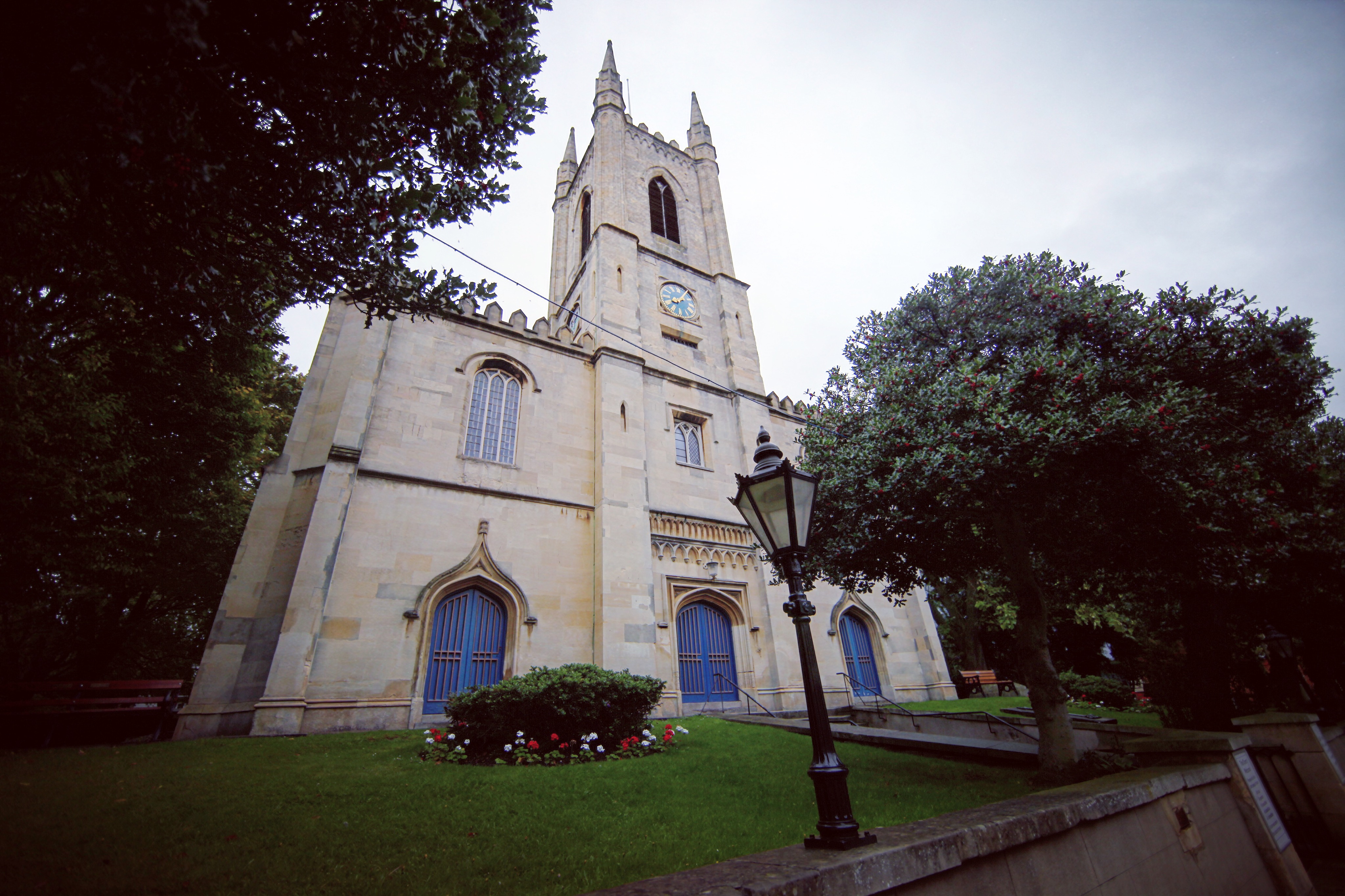 教堂,在欧洲这边旅游总会存在的神圣建筑,这么朴素的外观,难道是基督教的?