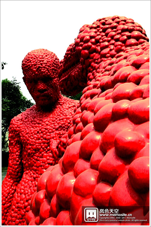 场内比较震撼的大型户外雕塑