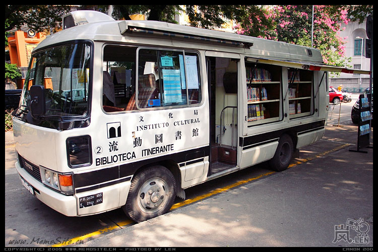 市政流动图书馆，里面还同多书的