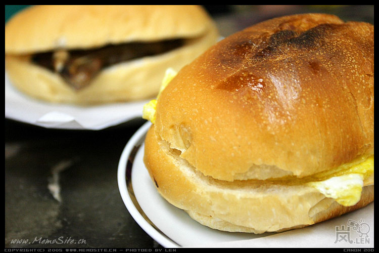 这是澳门当地茶餐厅的早点