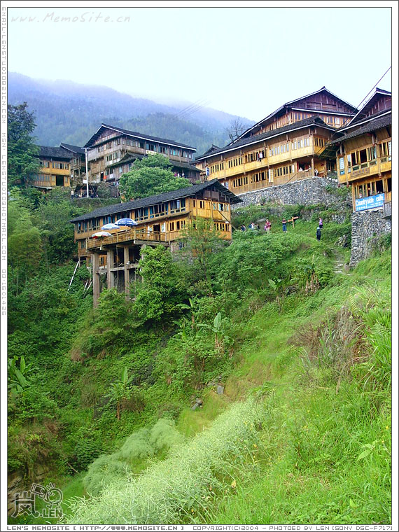 从山脚下望去，很喜欢这种感觉，重温了当年放下时间的束缚的释然感。