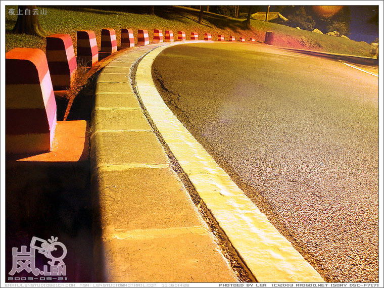 走到一半了，汗也出了一身了，晚上的白云山，除了公路，也不知道拍什么好了