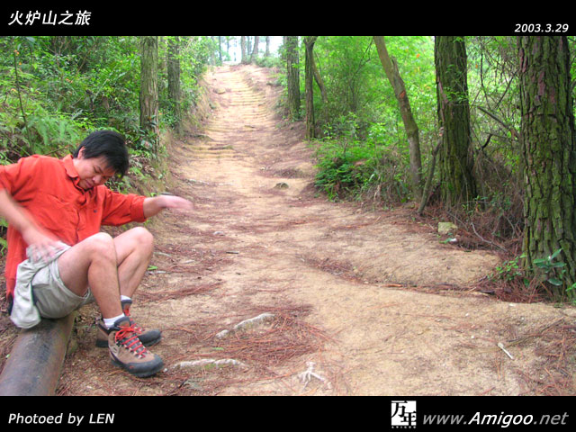 看看老头,见到PLMM后再也按捺不住心中的那团火~~忍不住要脱了!!!!顺带一说,这里的山路还是挺有感觉的!